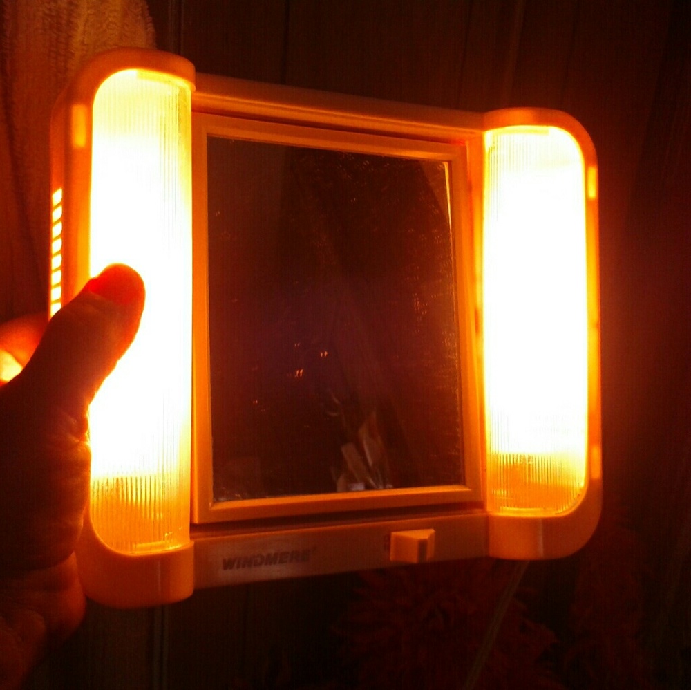 COPY - Lighted makeup reversible mirror